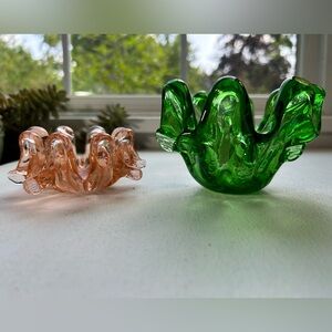 Vintage MCM art glass peachy and green ashtray catch all solid scalloped edge